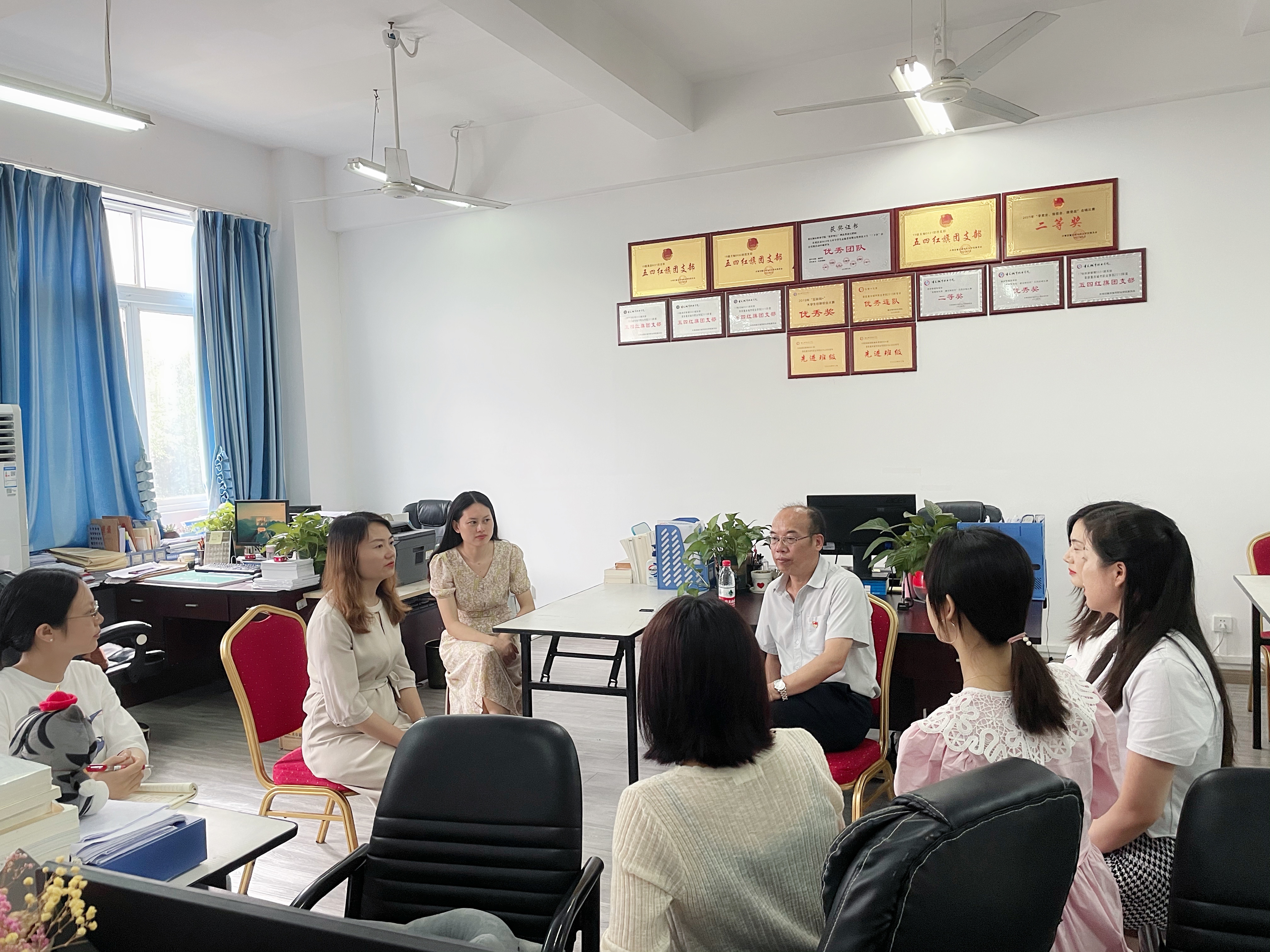 文斌副董事长与旅游管理系员工管理团队座谈中.jpg