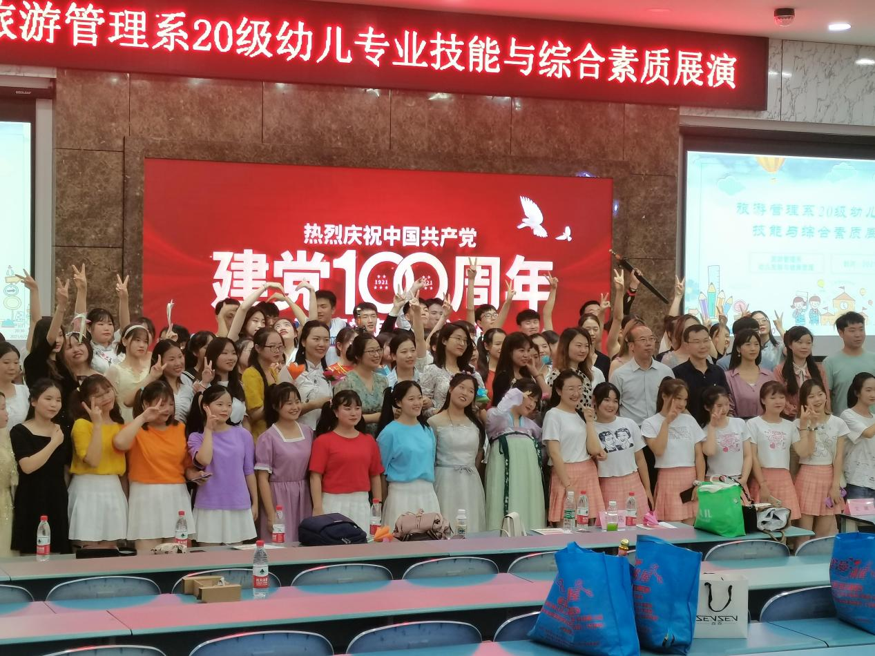 合影留念.png 合影留念.png