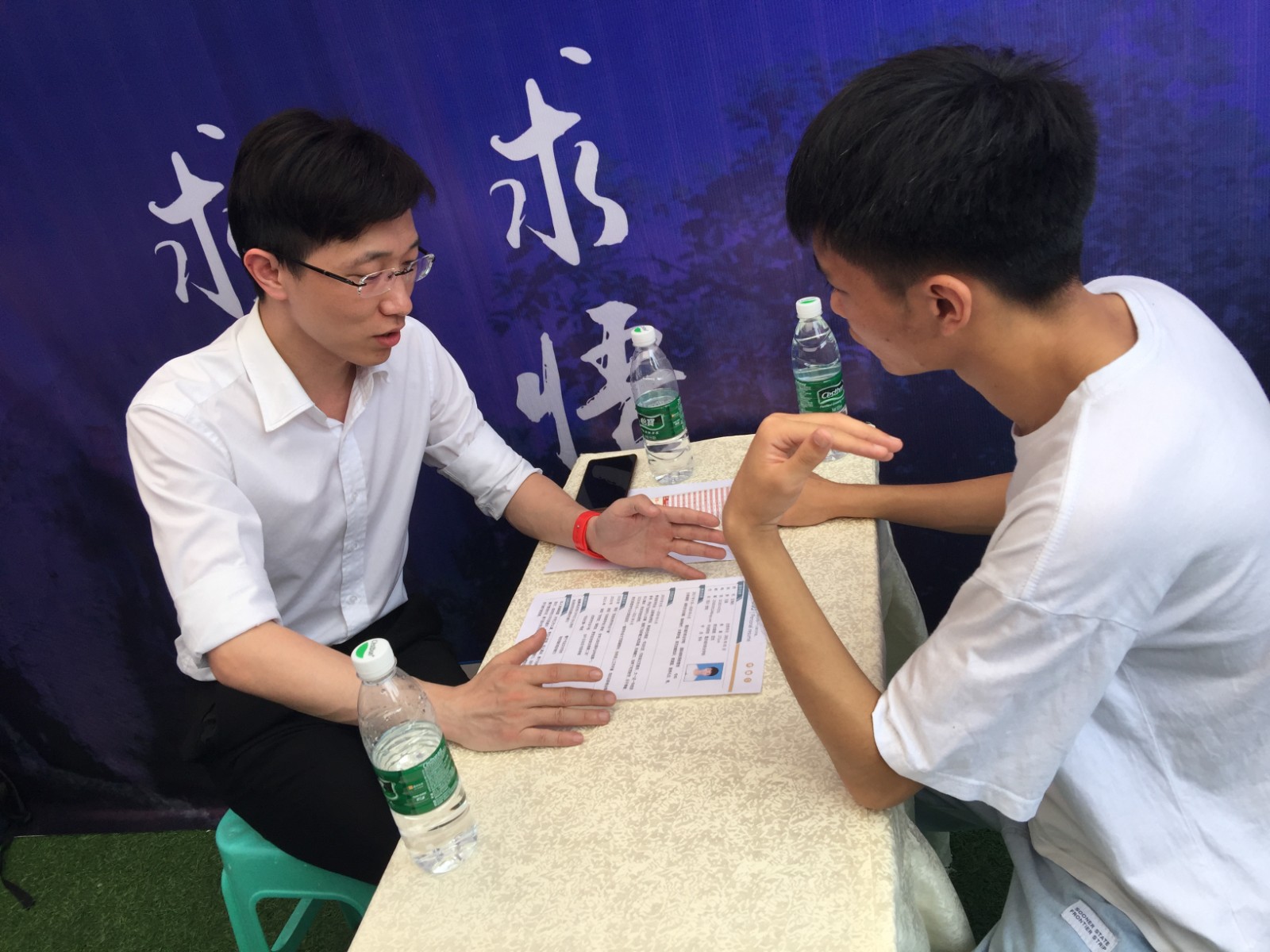 旅游管理系员工参加面试4.JPG 旅游管理系员工参加面试4.JPG