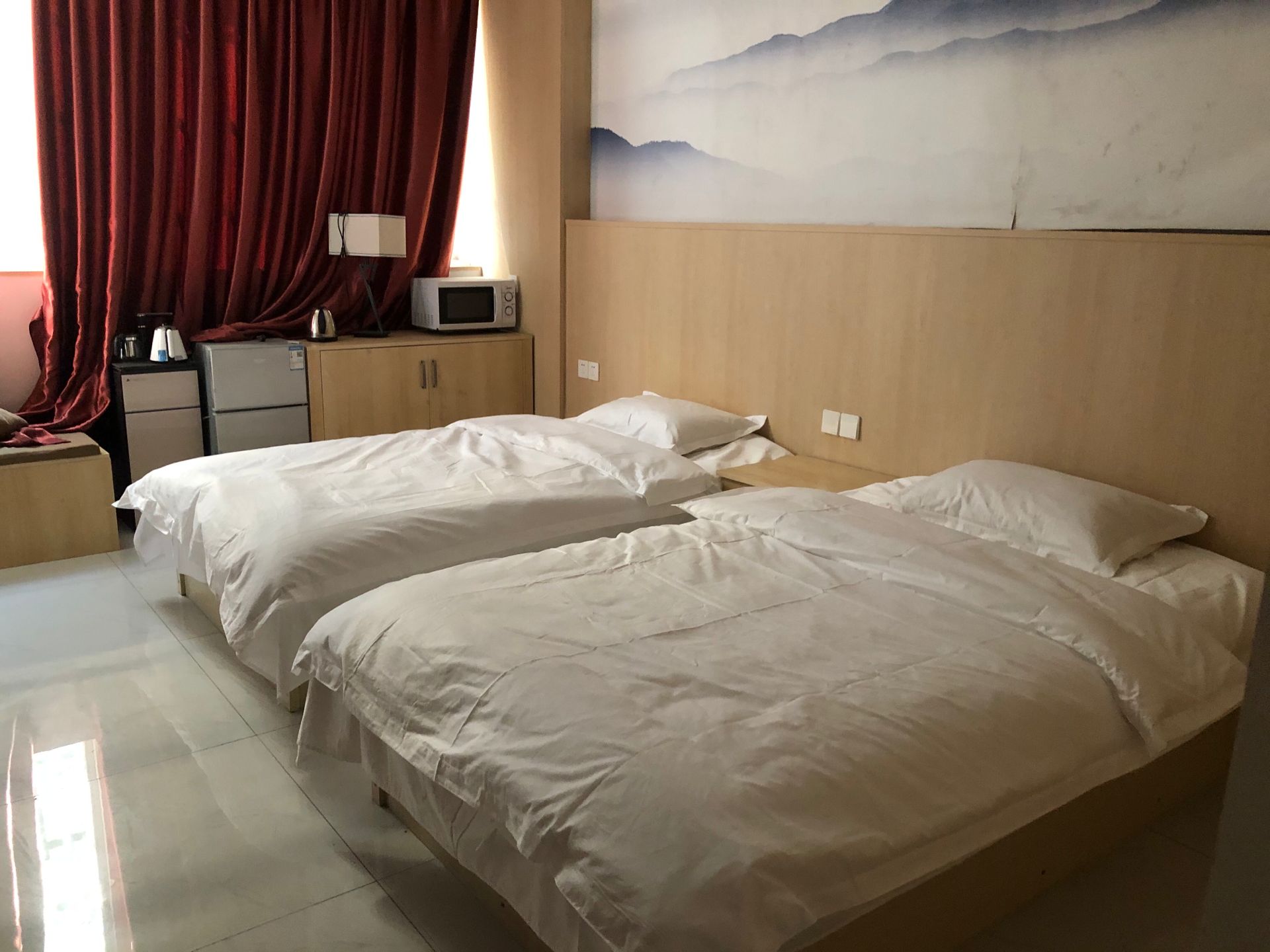 客房实训室.jpg 客房实训室.jpg