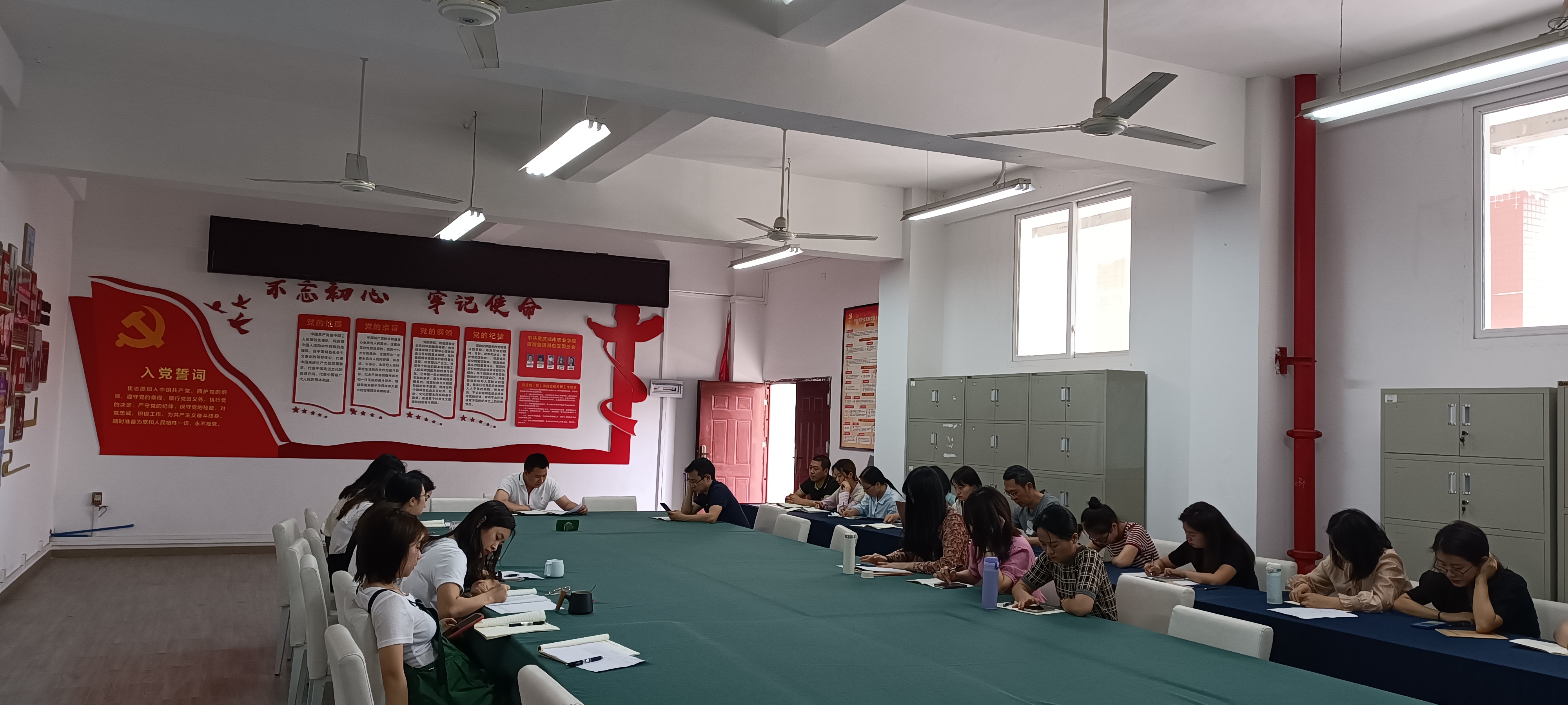 公司召开2019级毕业生就业推进专题会.jpg 公司召开2019级毕业生就业推进专题会.jpg