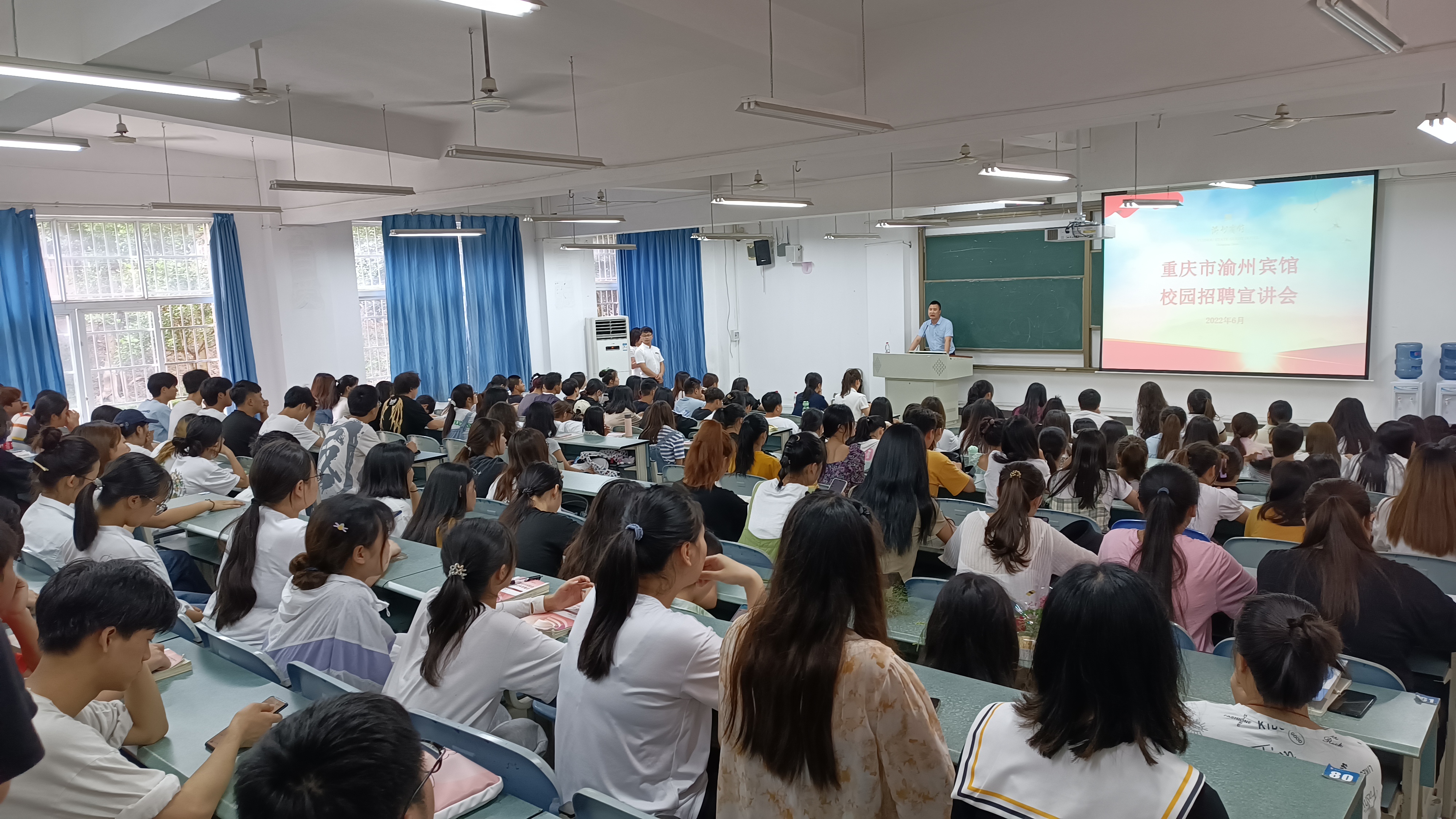 K1体育邀请重庆渝州宾馆开展专场招聘会.jpg K1体育邀请重庆渝州宾馆开展专场招聘会.jpg