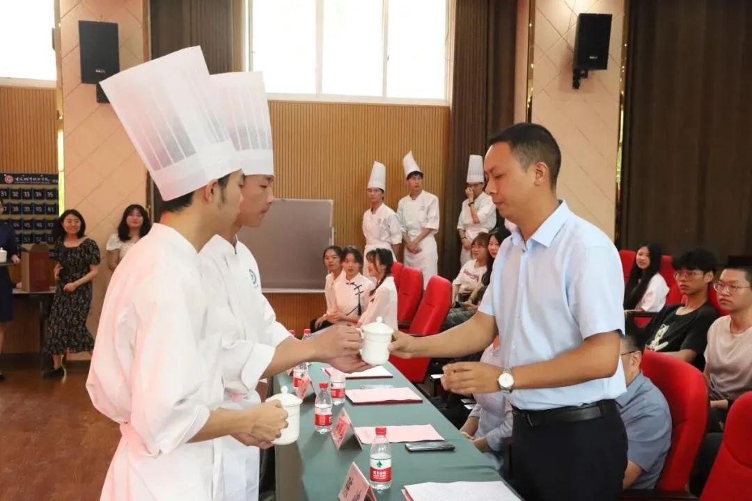 910名员工徒弟分别向师父敬茶,行拜师礼3.jpg 910名员工徒弟分别向师父敬茶,行拜师礼3.jpg