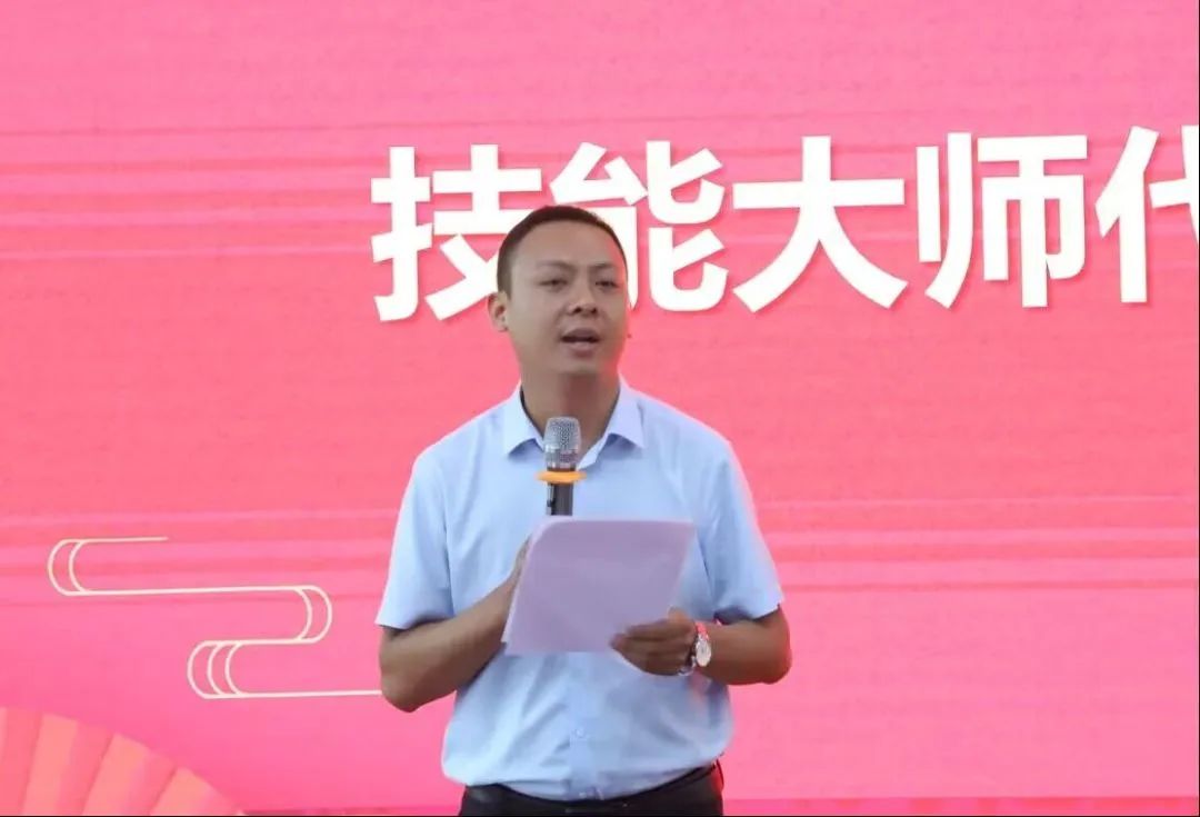 10陈波代表全体学徒制导师对学徒们提三点希望和要求.jpg 10陈波代表全体学徒制导师对学徒们提三点希望和要求.jpg